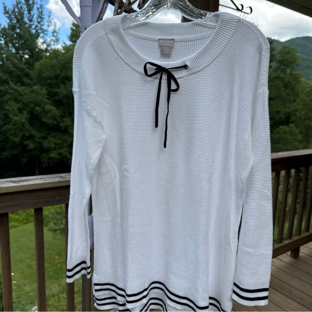 Chicos Zenergy White Waffle Knit Long Sleeve Top Black Trim Womens Size Medium